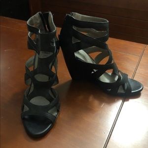 Black leather Wedges